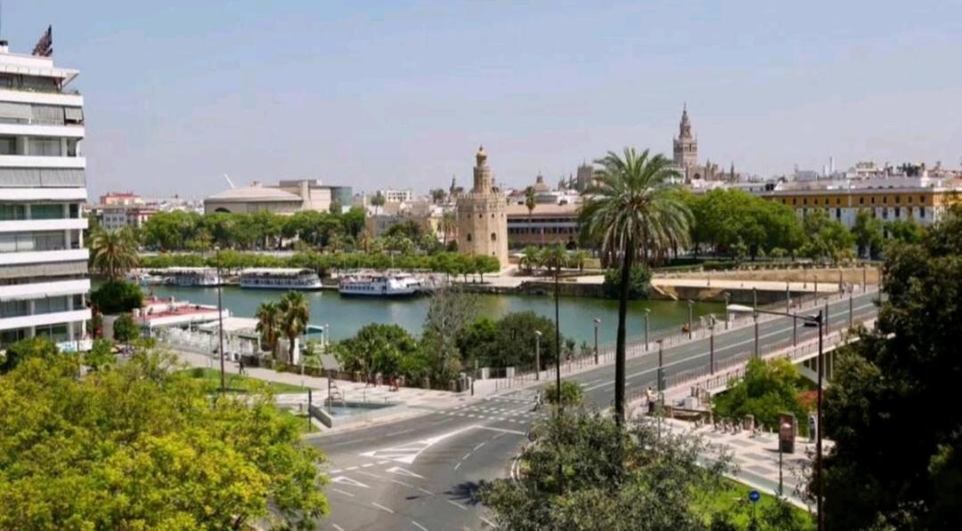 Luminoso Y Acoger Loft, Excelente Ubicacion Apartment Sevilla Bagian luar foto